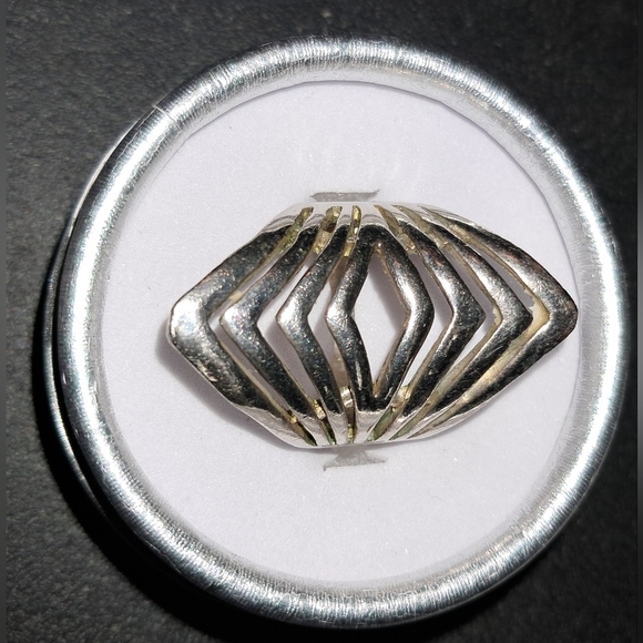 ROMAN STYLE FASHION RING - Picture 1 of 9